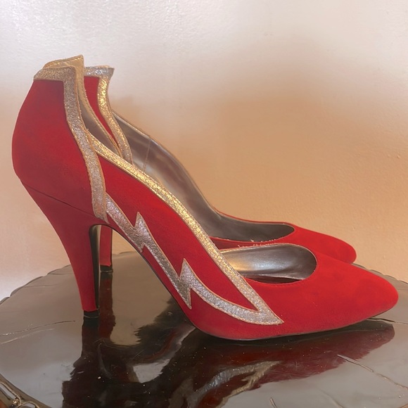 Sexy red lightning ⚡️ bolt pumps by Kathryn Amberleigh size 9.5 US - Picture 1 of 8